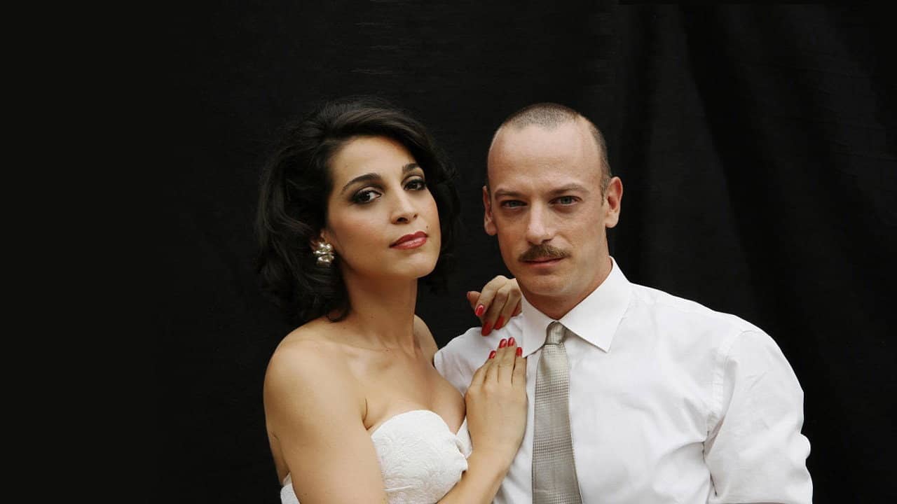 Amore che vieni, amore che vai backdrop