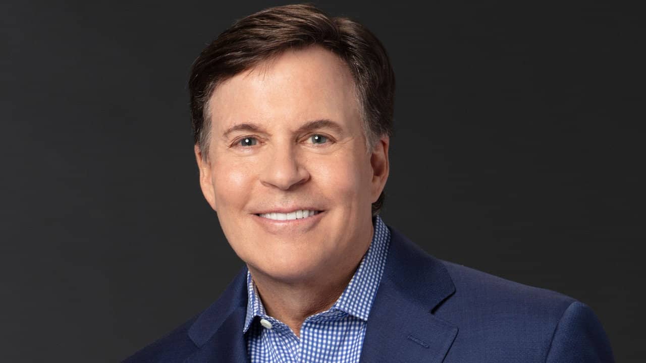 Costas Now backdrop