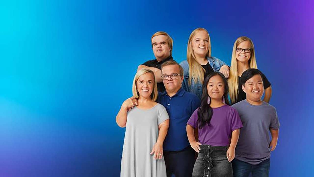 7 Little Johnstons backdrop