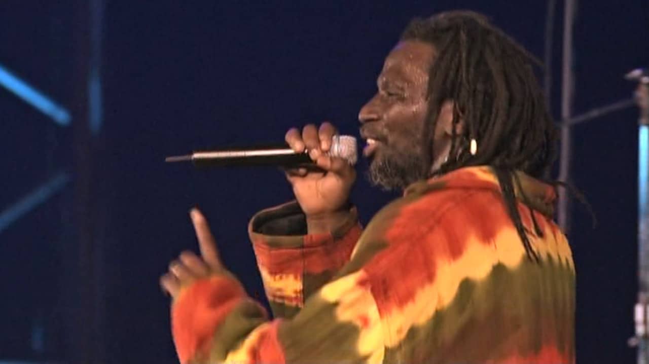 Tiken Jah Fakoly - D'Abidjan A Paris backdrop
