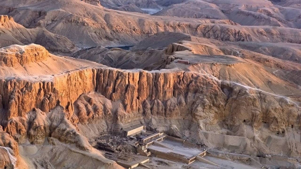 Assassination in the Valley of the Kings backdrop