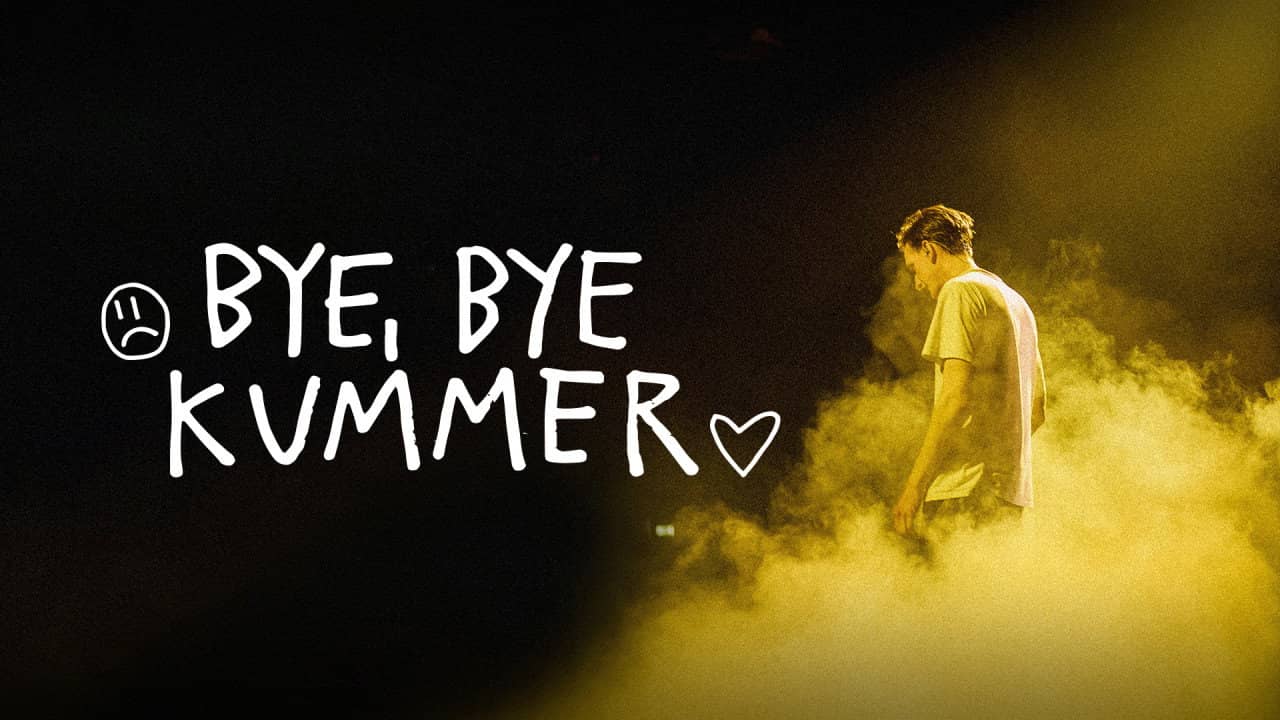 BYE, BYE KUMMER backdrop