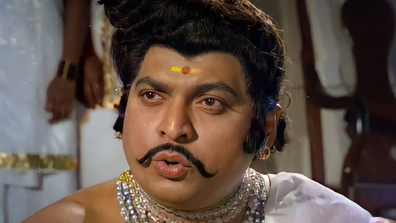 Kadathanaattu Maakkam backdrop