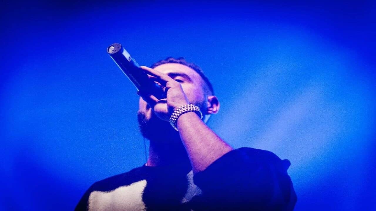 Bushido - Deutschland gib mir ein Mic - Live backdrop