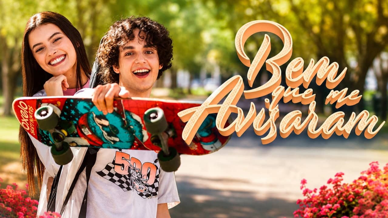Bem Que Me Avisaram backdrop