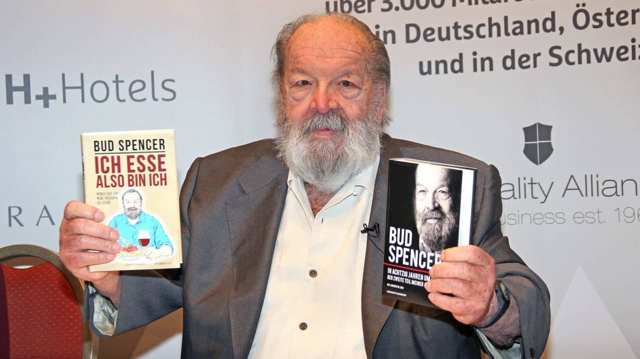 Bud Spencer zu Gast im Ramada Hotel in Berlin backdrop